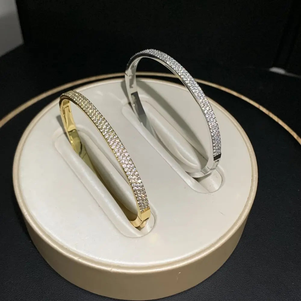 DÉJÀ BANGLE