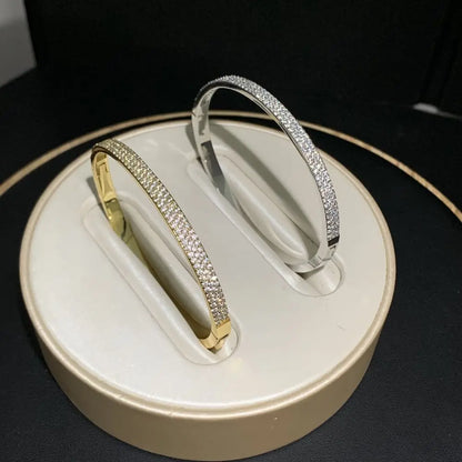 DÉJÀ BANGLE
