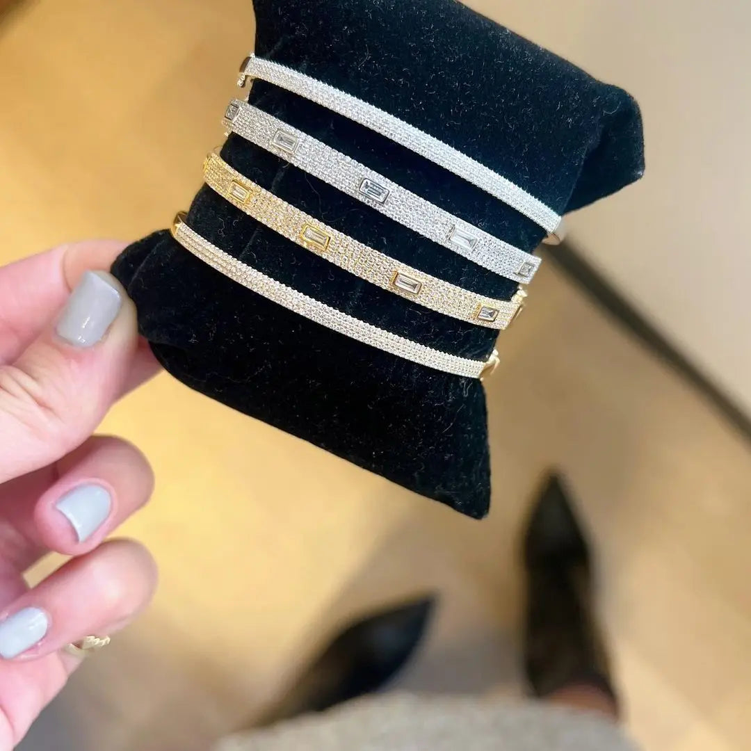 DÉJÀ BANGLE